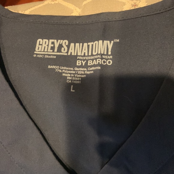 Grey’s Anatomy Scrub Top - Picture 3 of 3